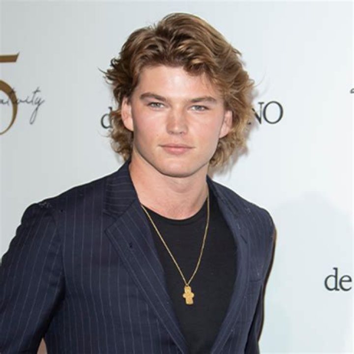 Jordan Barrett Wiki, Bio, Age, Height, Birthday, Girlfriend, Net Worth