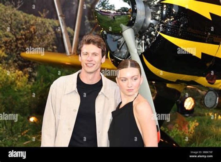 Josh &ldquo;Bru&rdquo; Brubaker and Anna Sitar attend amfAR Gala Los Angeles 2022