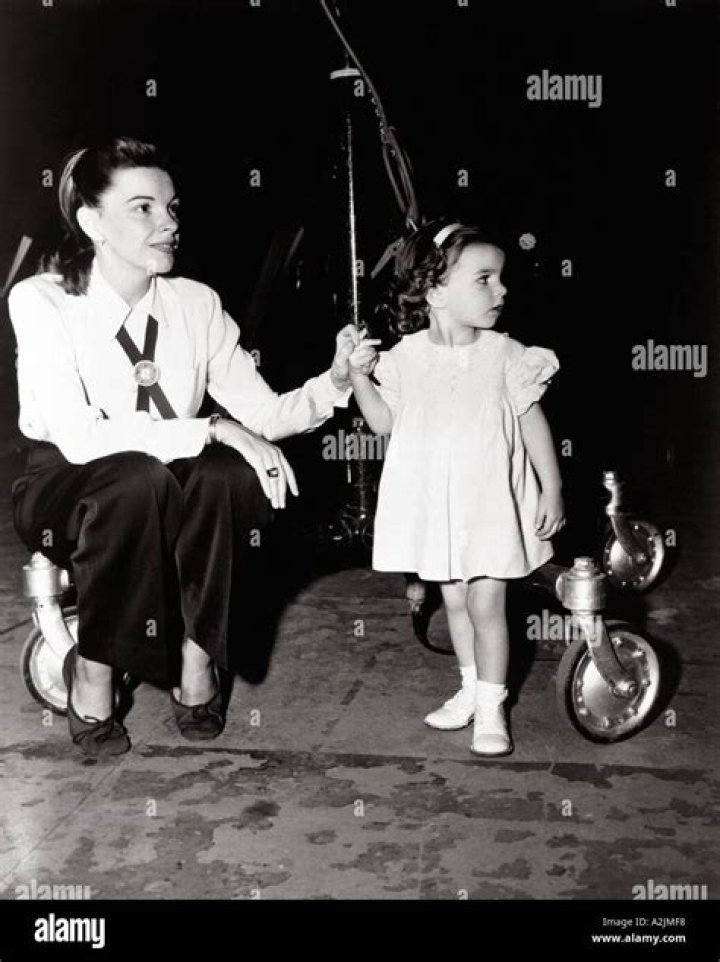 Judy Garland with daughter Liza Minnelli, 1952 Remember the 50s