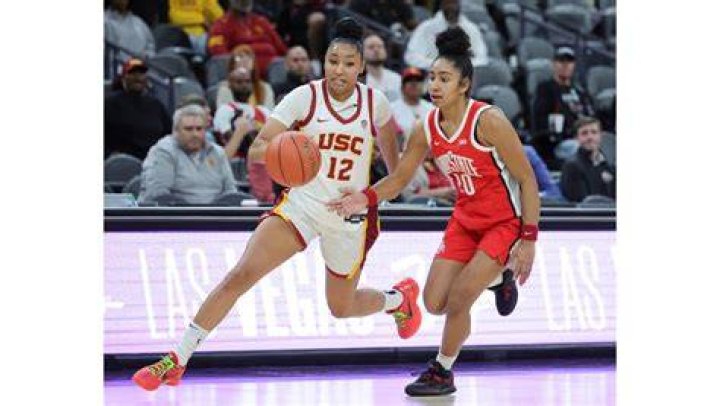 JuJu Watkins scores 32 in debut to lead No. 21 USC women past No. 7