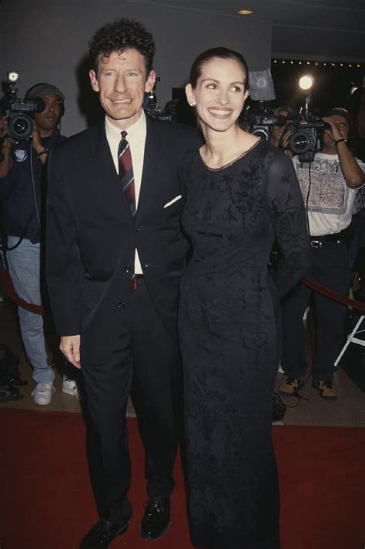 Julia Roberts and exhusband Lyle Lovett reunite (sort of) on Hand to