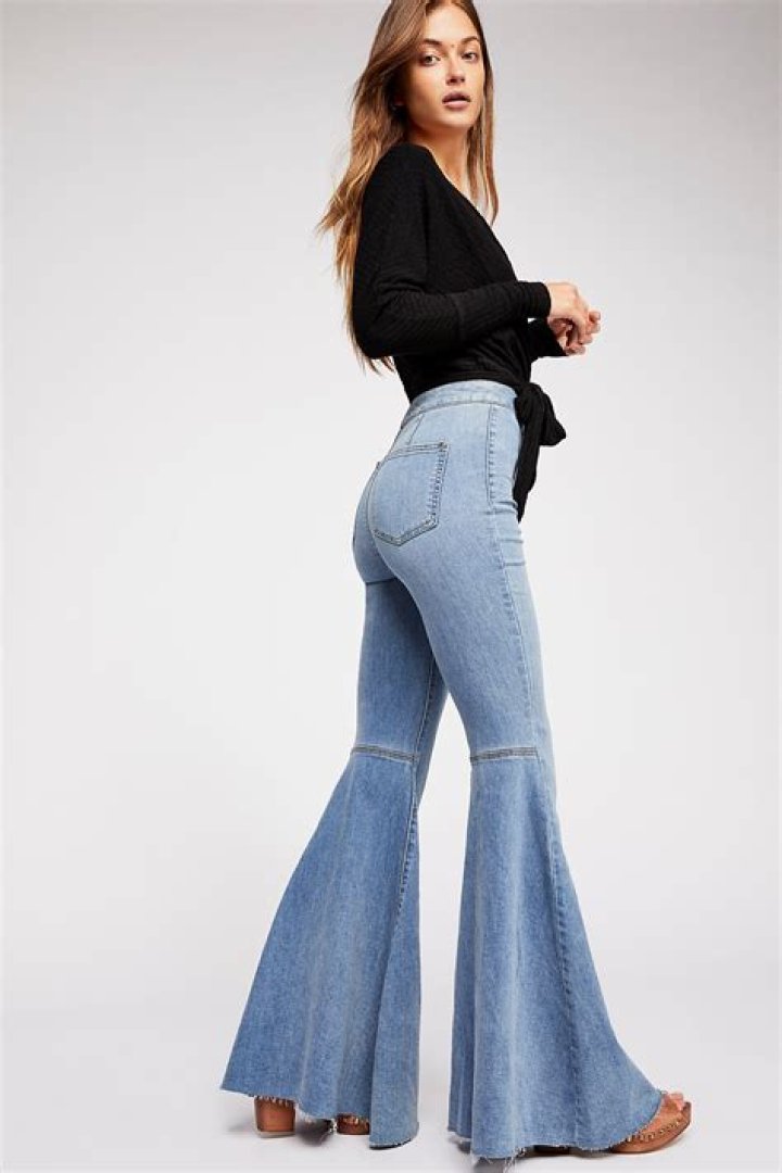 Just Float On Flare Jeans Sexy cowgirl outfits, Sexy jeans girl, Sexy