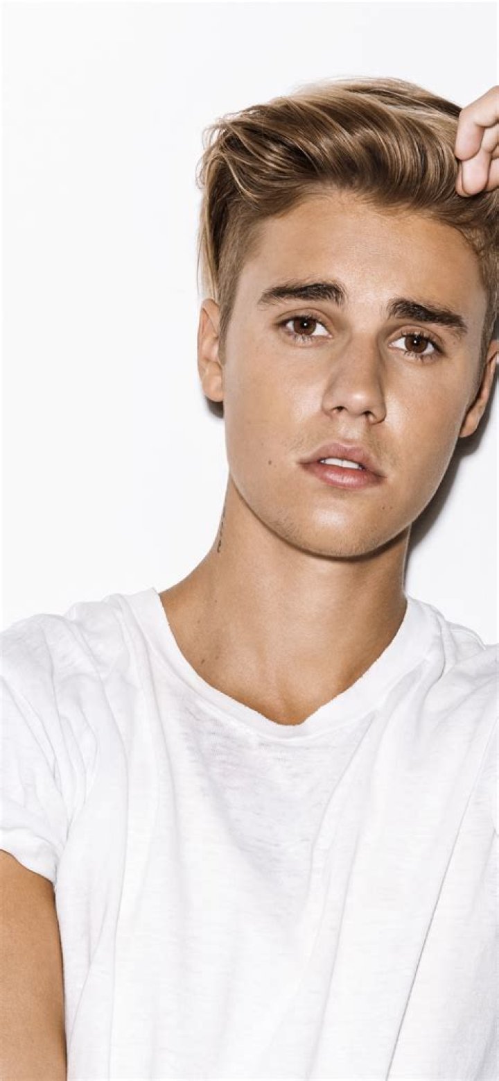 Justin Bieber photo gallery high quality pics of Justin Bieber ThePlace