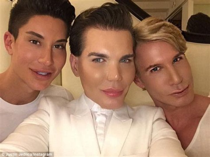 Justin Jedlica boyfriend Polyamorous relationship with Melbourne pair