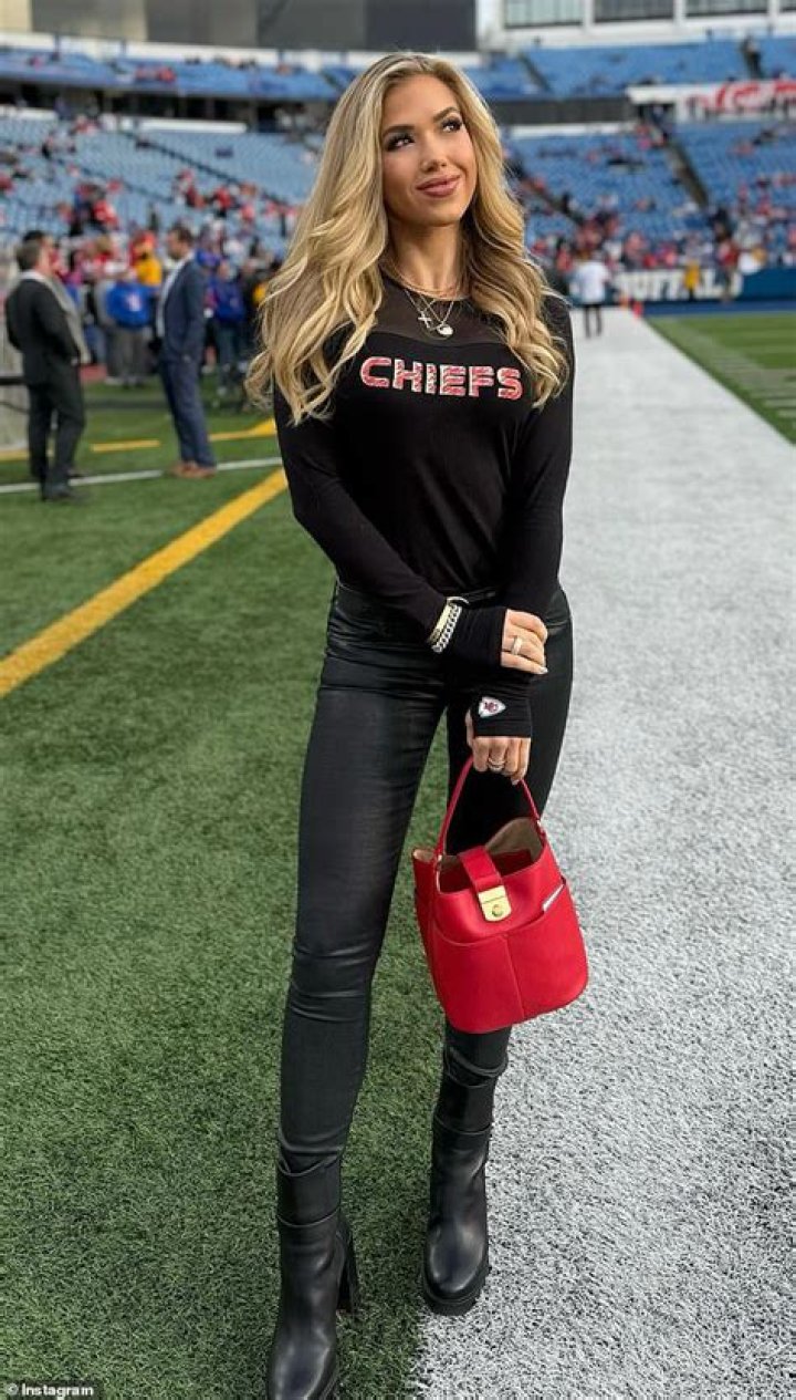 Kansas City Chiefs Heiress Gracie Hunt Stuns In Michael Jordan Jersey