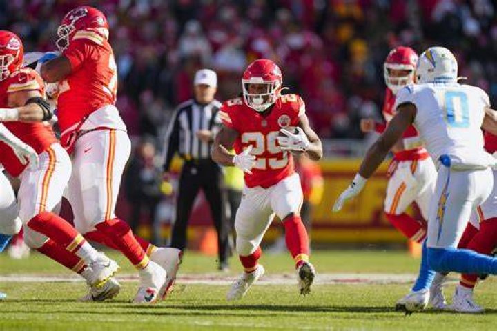 Kareem Hunt is active vs. Broncos, will Chiefs give him a shot at NFL
