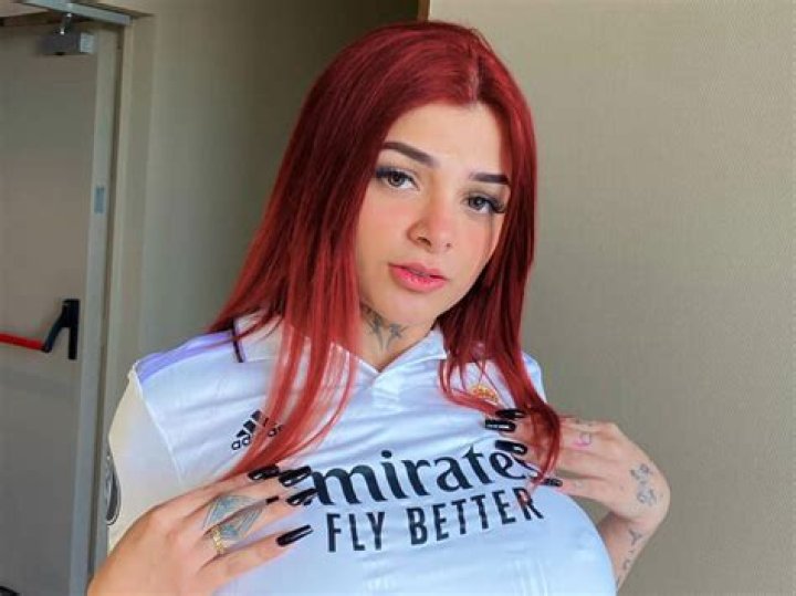 Karely Ruiz y "Mona" roban suspiros con sus atractivas fotos para