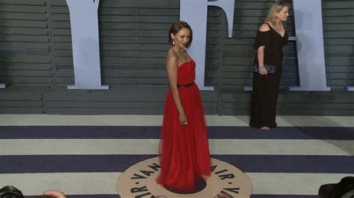 KAT GRAHAM at 2018 Vanity Fair Oscar Party in Beverly Hills 03/04/2018
