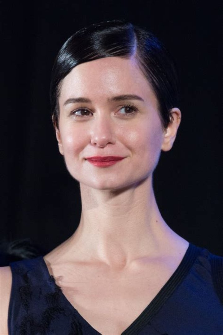 Katherine Waterston 2021 Boyfriend, net worth, tattoos, smoking & body