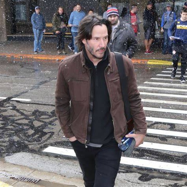 Keanu Reeves Types Out Letters & Doesn't Use Computer &mdash; He Lives