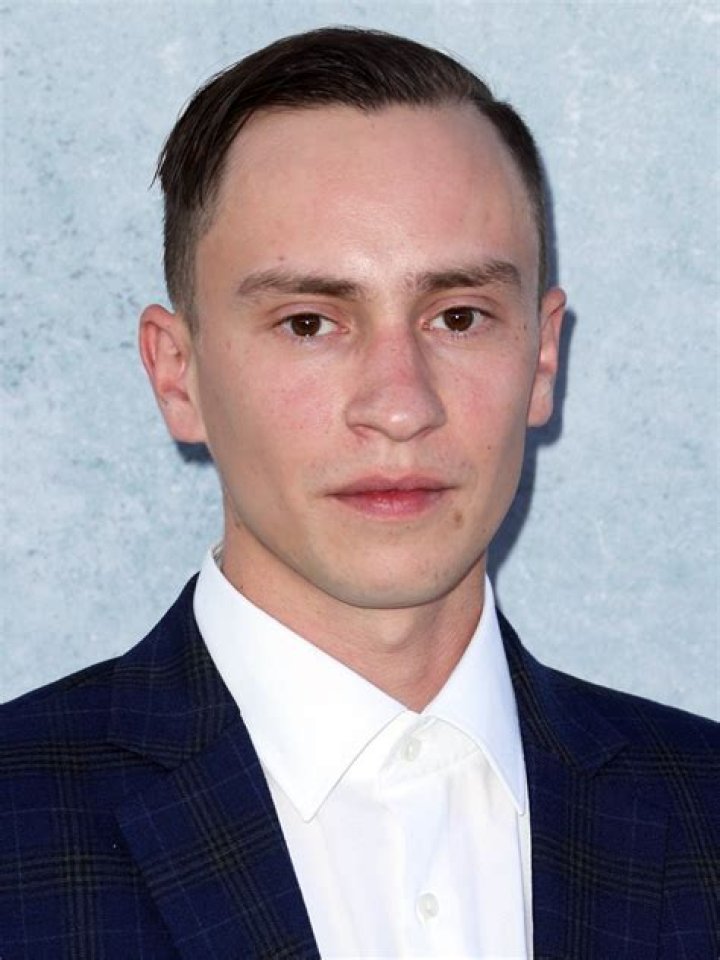 Keir Gilchrist Biography, Height & Life Story Super Stars Bio