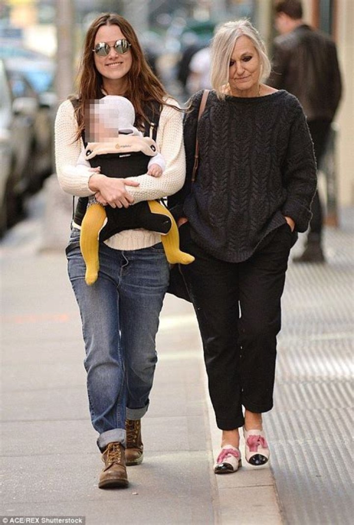 Keira Knightley bounces back from Broadway criticism with her daughter