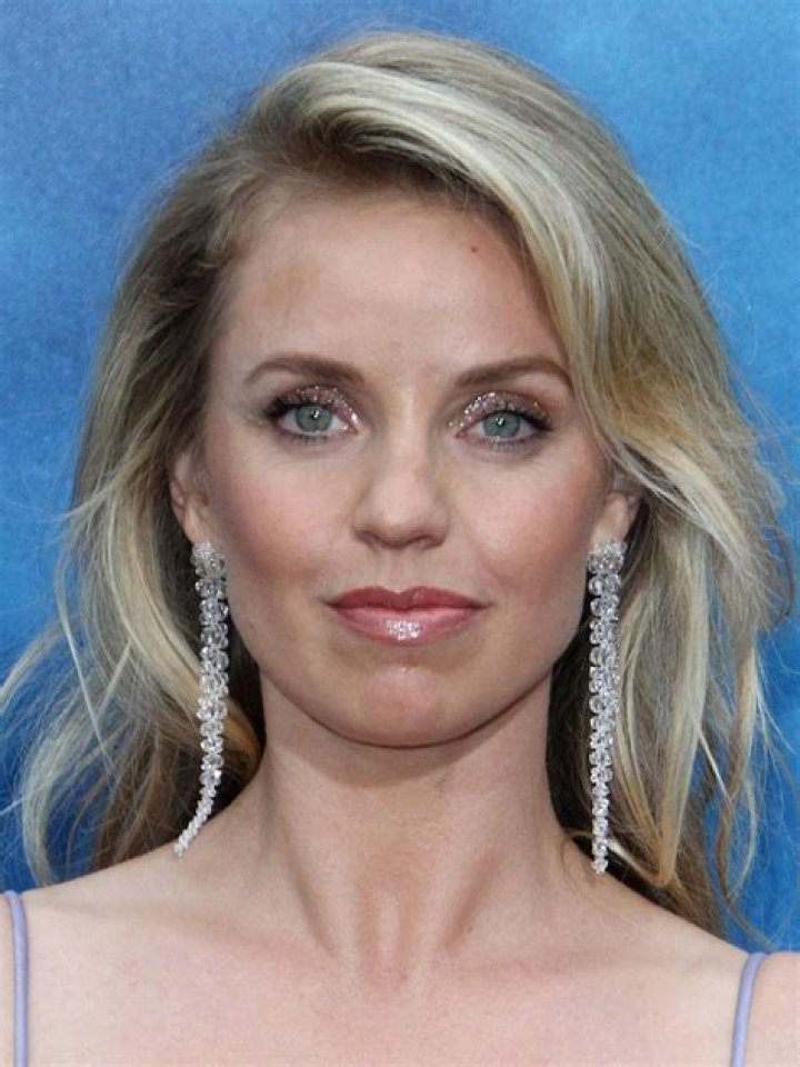Kelli Garner 'If I Stay' Premiere in Los Angeles &bull; CelebMafia