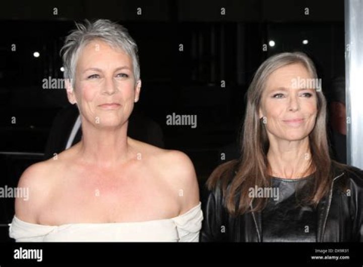 KELLY CURTIS AND JAMIE LEE CURTIS AT TONY'S FUNERAL Tony curtis