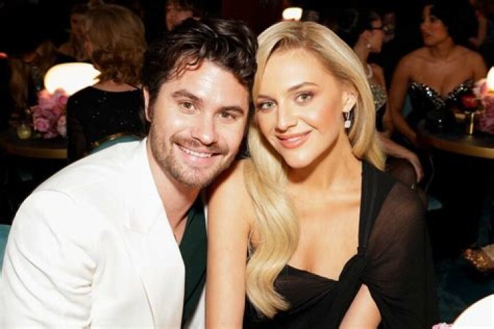Kelsea Ballerini & Noah Kahan Duet 'Stick Season' at 2024 ACM Awards