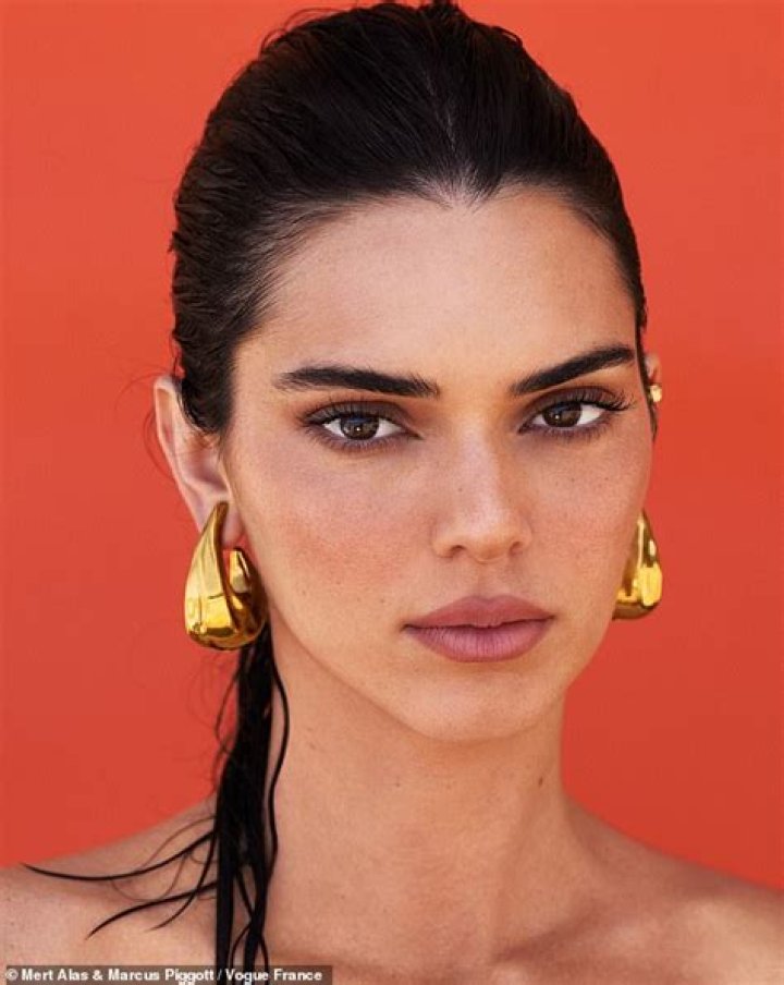 Kendall Jenner One Ups Sophie Turner With an Epic Beer Chug