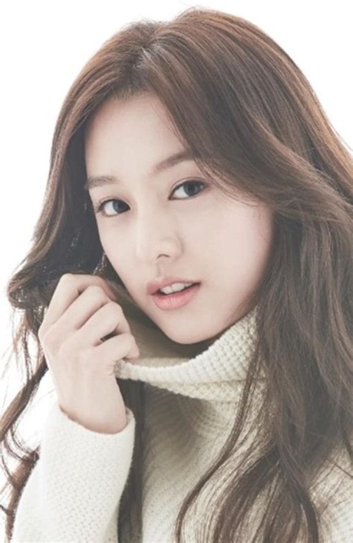 Kim Ji Won lộ tạo h&igrave;nh cực phẩm mới nhất, Jun Ji Hyun khiến fan "n&iacute;n