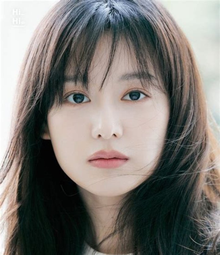 Kim Ji Won Signs An Exclusive Contract With Song Joong Ki And Lee Jong