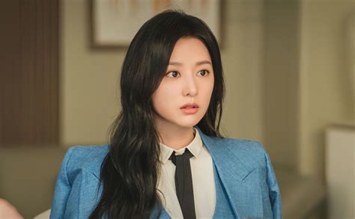 Kim Jiwon Trang phục, D&eacute;p