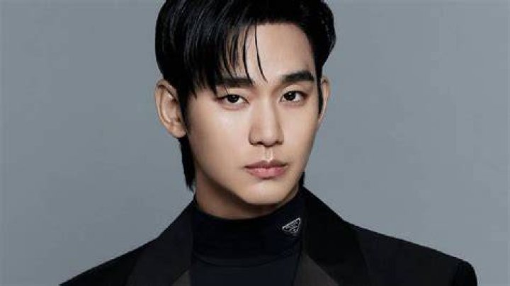 Kim Soo Hyun shares first profile photos after signing with Gold
