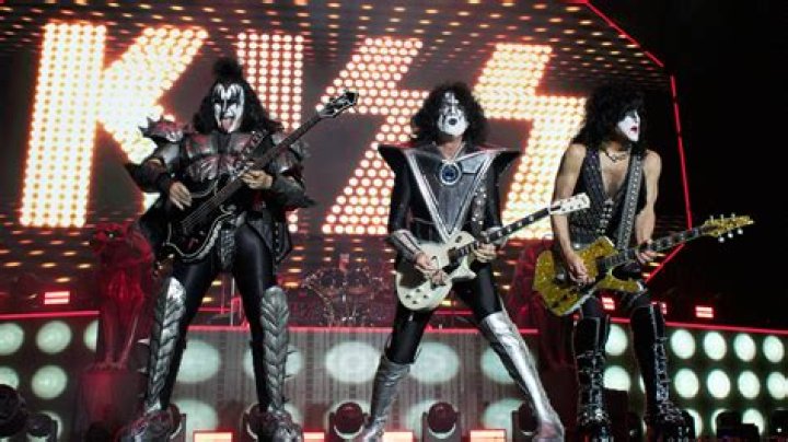 KISS LA BANDA M&Agrave;S CALIENTE DEL MUNDO CELEBRACI&Oacute;N POR ADELANTADO DEL