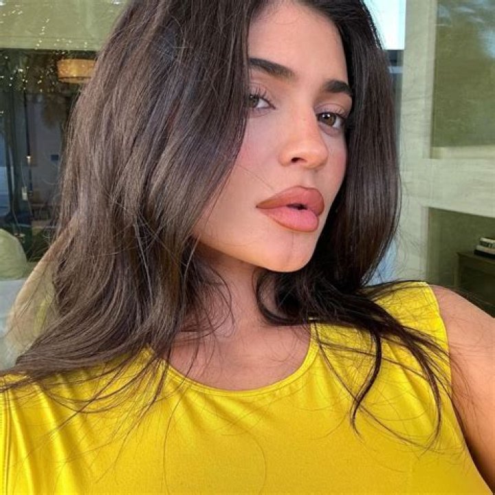 Kylie Jenner&rsquo;s Weight She Says She Gained 15 Lbs. &mdash; But She Looks