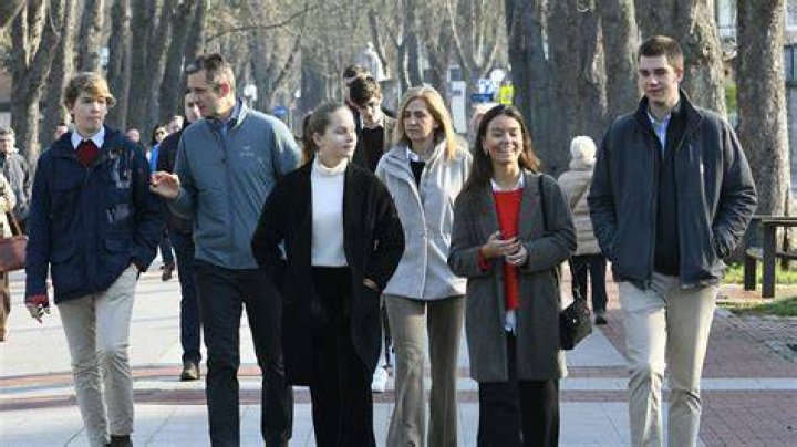 La infanta Sof&iacute;a sigue los pasos de la princesa Leonor y estudiar&aacute;