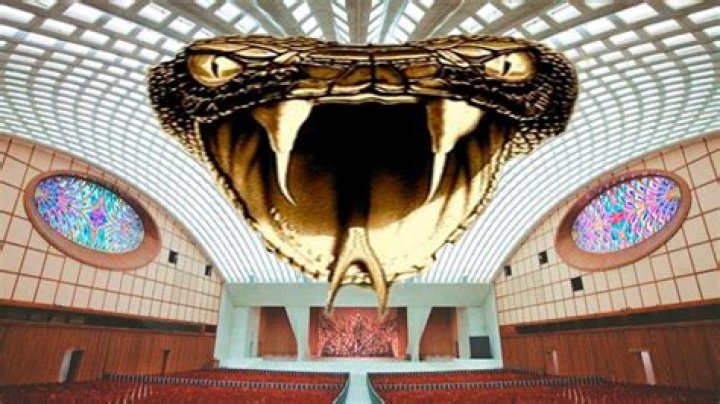 La Serpiente del Vaticano Oculta a la Vista de Todos Biblia cristiana