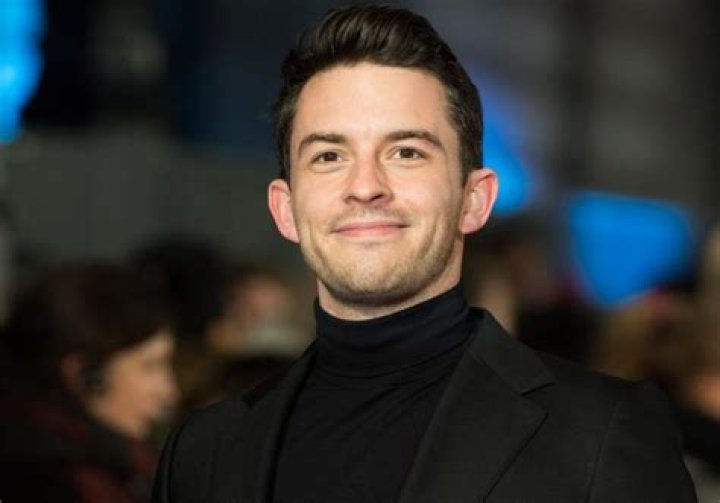 La star de Bridgerton, Jonathan Bailey, confirme que son partenaire est