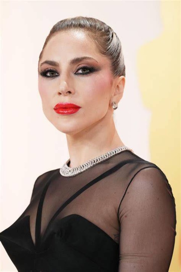 Lady Gaga's Gender Transformation (and her new look for Artpop)! YouTube
