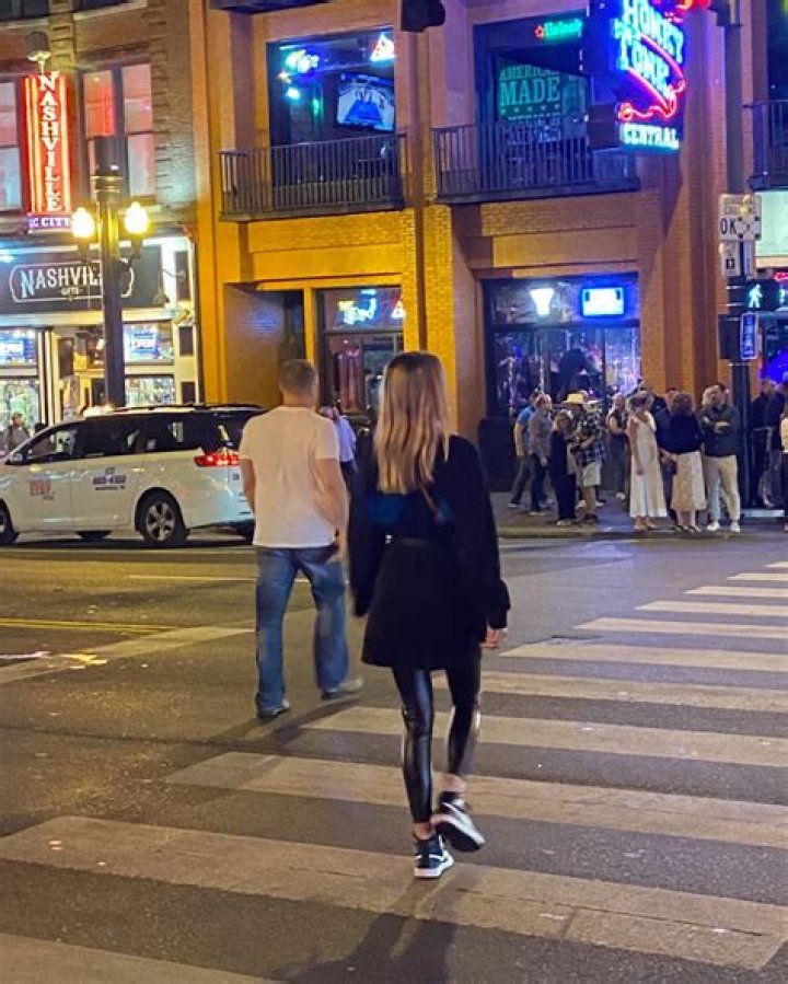 Lala Kent recreates photo that busted Randall Emmett's cheating