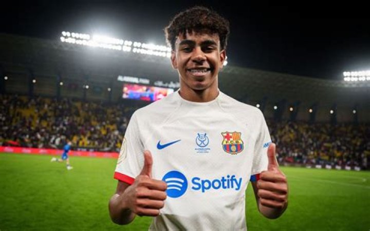 Lamine Yamal, plus jeune joueur titulaire dans l'histoire de la Ligue