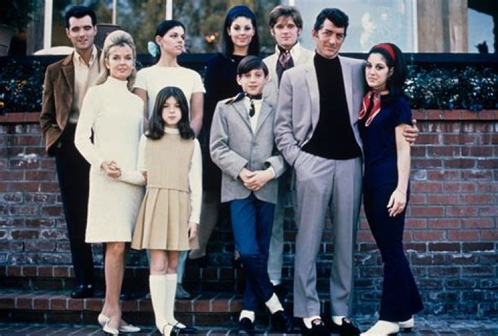 Late Singer 8 Children and Family