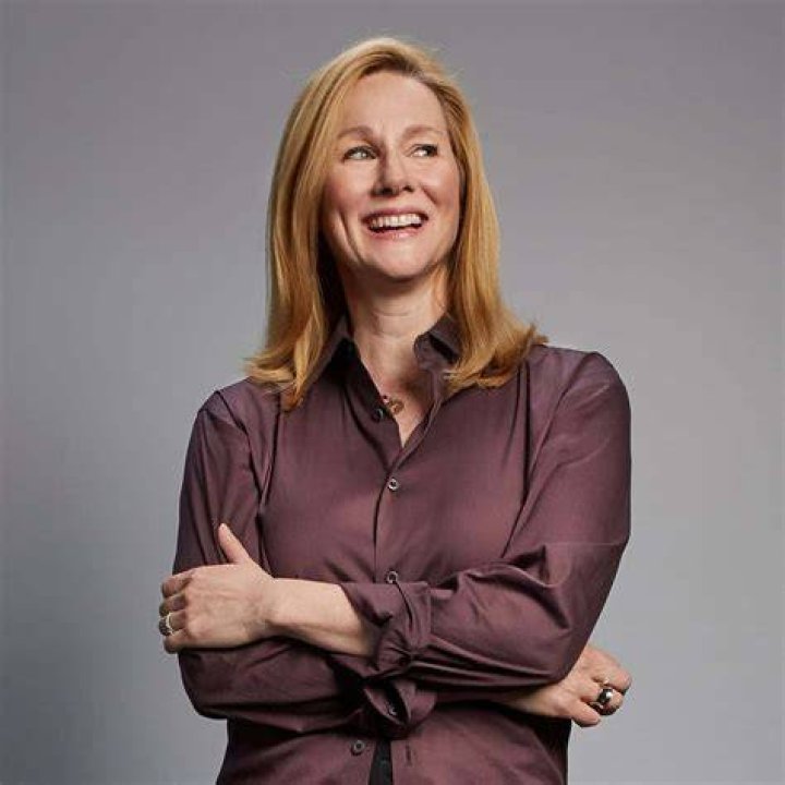 Laura Linney Biography Career, Net Worth, Husband, Kids, Body
