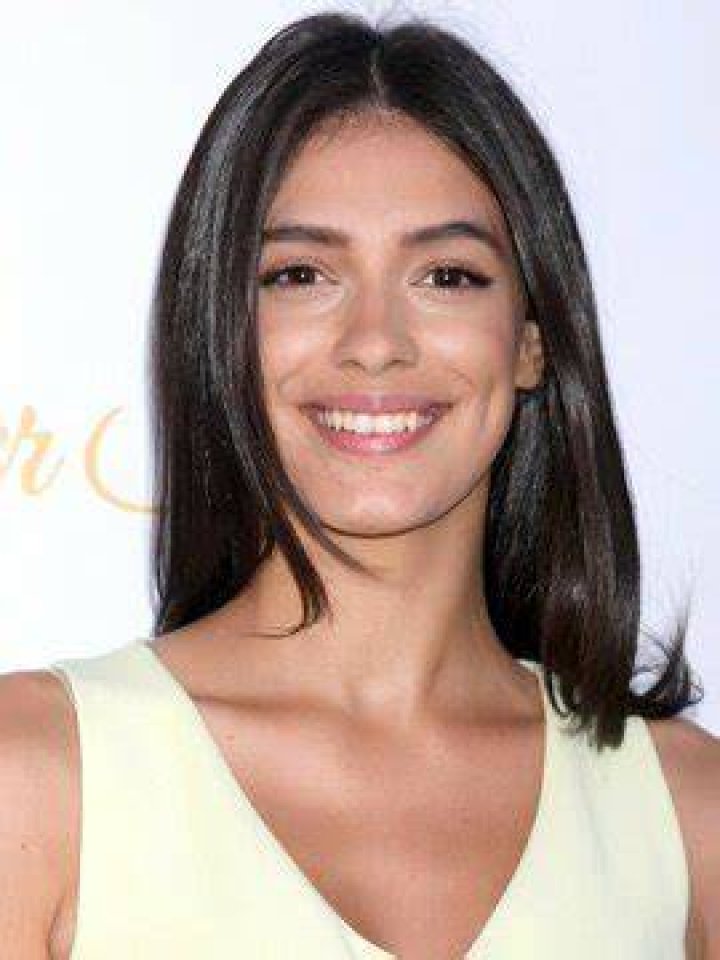 Laysla De Oliveira Actress