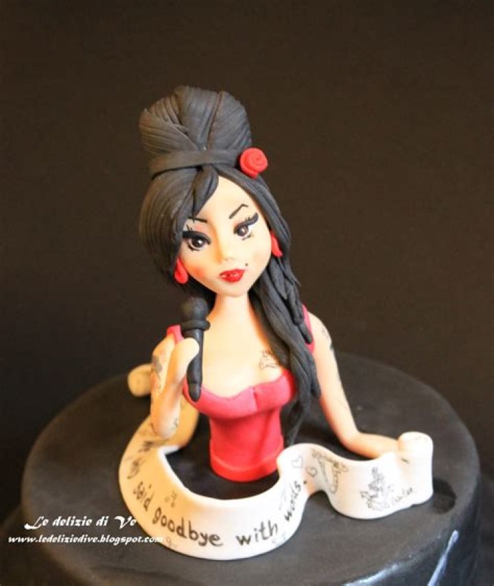 Le Delizie di Ve AMY WINEHOUSE CAKE