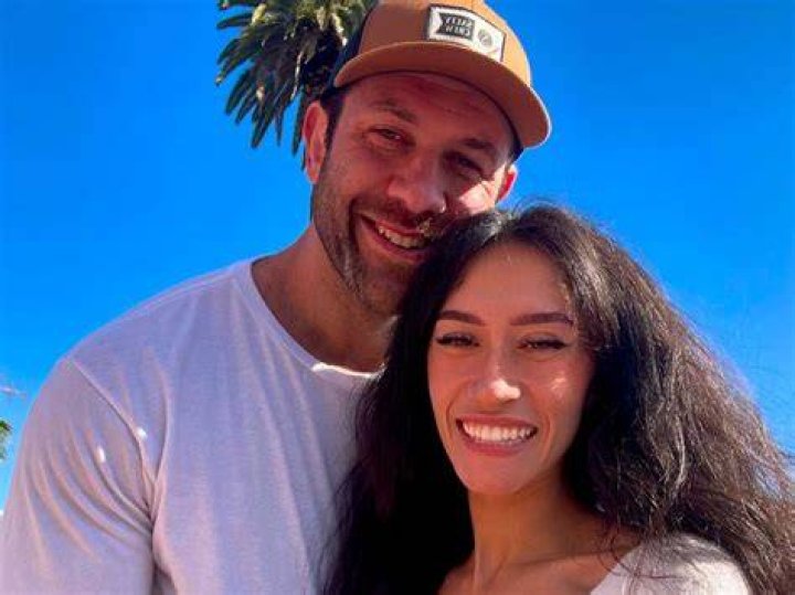 Lee Asher's Girlfriend Is a Keeper; Here's Why