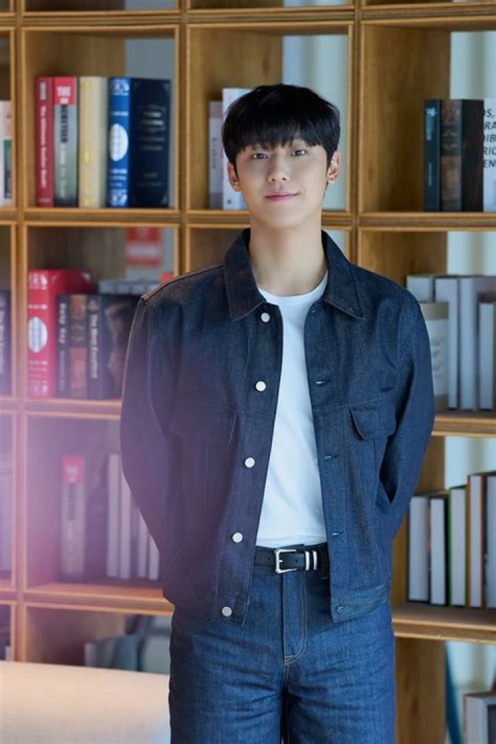Lee Do Hyun describes how he addresses his sunbae/girlfriend Lim Ji