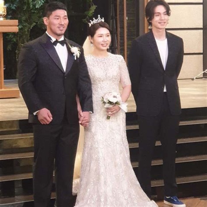 Lee dong Wook bio wife, girlfriends, age, birthday, TV shows