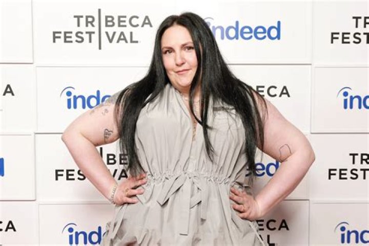 Lena Dunham Body Measurement, Bikini, Bra Sizes, Height, Weight