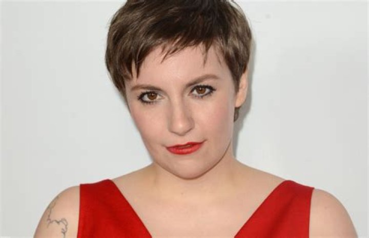 Lena Dunham weight, height and age. Body measurements!