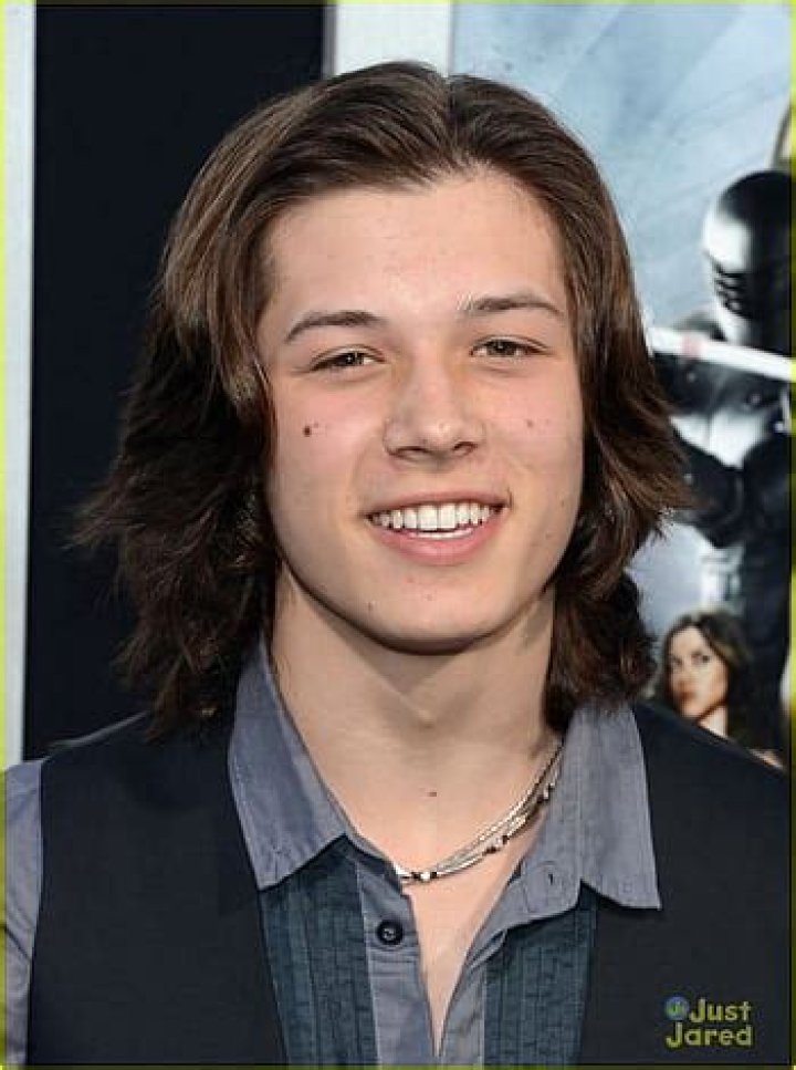 Leo Howard Biography Facts, Childhood, Family Life & Achievements