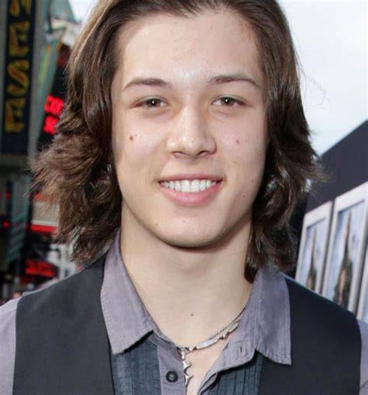 Leo Howard Breaks Record for Youngest TV Director Hollywood Reporter