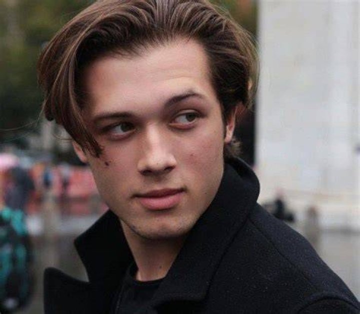 Leo Howard Height Age Weight Biography Girlfriend & Net Worth Famed