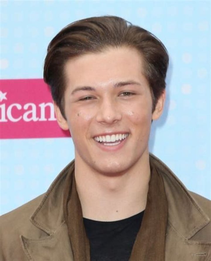 Leo Howard Leo howard, Leo, Clothes design