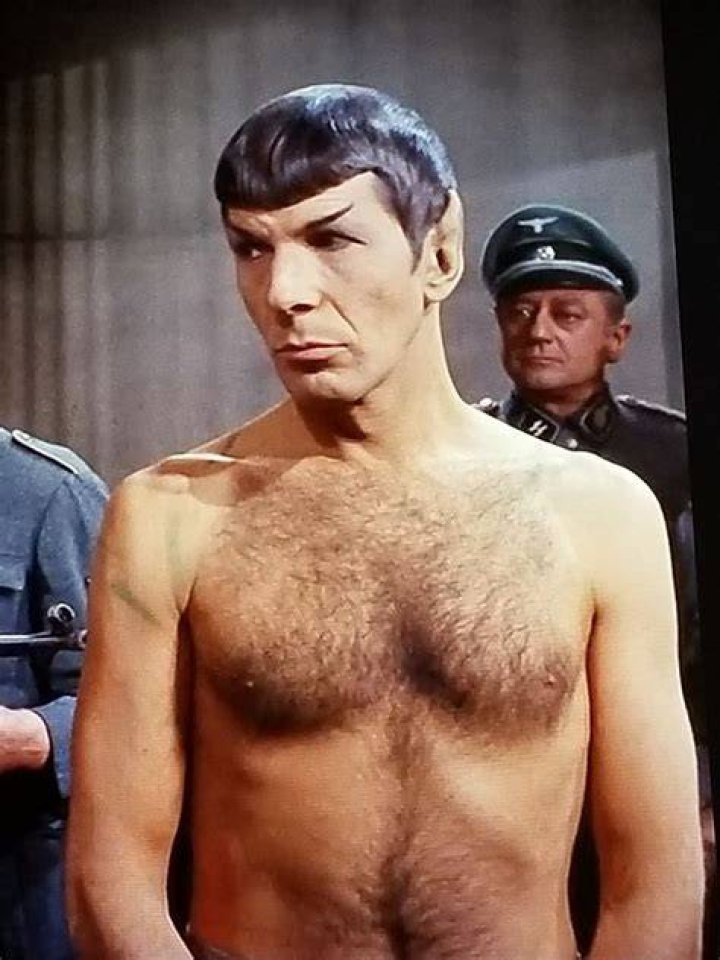 Leonard Nimoy shirtless Spock Star Trek TOS Leonard nimoy, Star trek