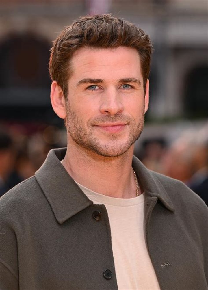 Liam Hemsworth Hot Pictures of Male Celebrities 2014 POPSUGAR
