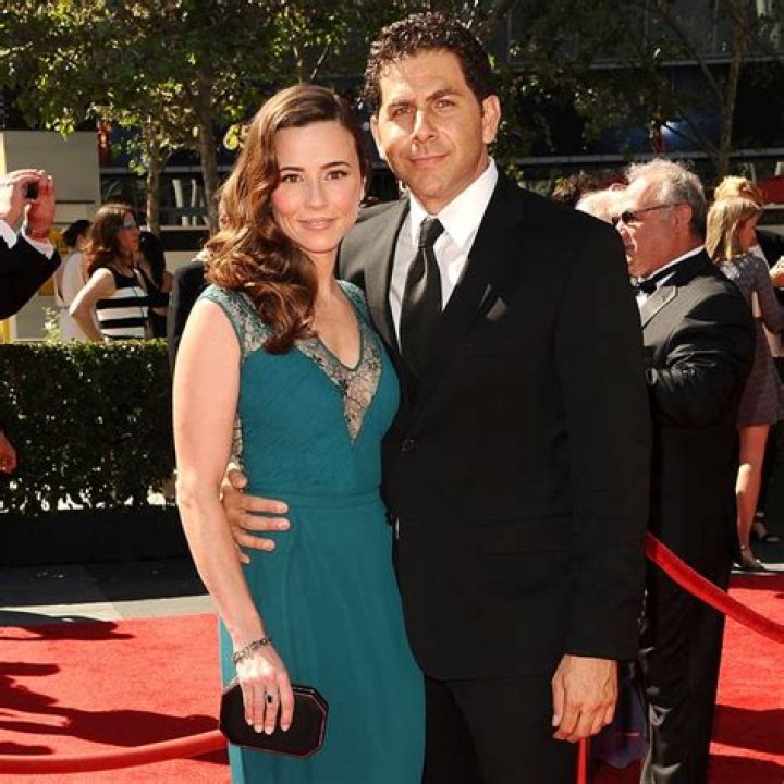 Linda Cardellini And Steve Rodriguez Stock Photos & Linda Cardellini