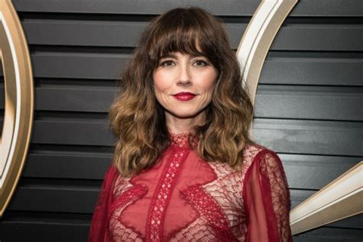 Linda Cardellini IMDbPro