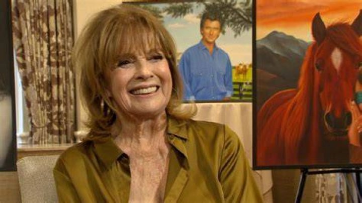 Linda Gray photo 532444